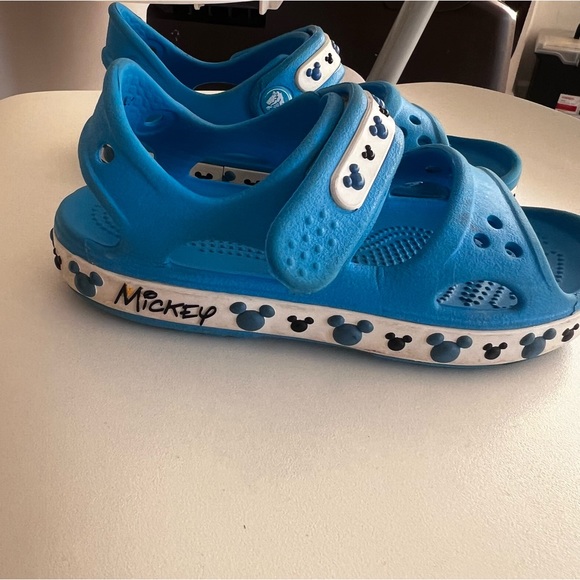 CROCS | blue Mickey Mouse w Velcro - Picture 5 of 7